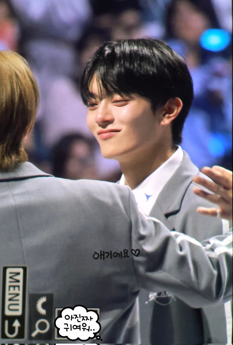 kkangminnie's tweet photo. the way he was still trying to smile is what hurts me the most https://t.co/KHhv13lx3E