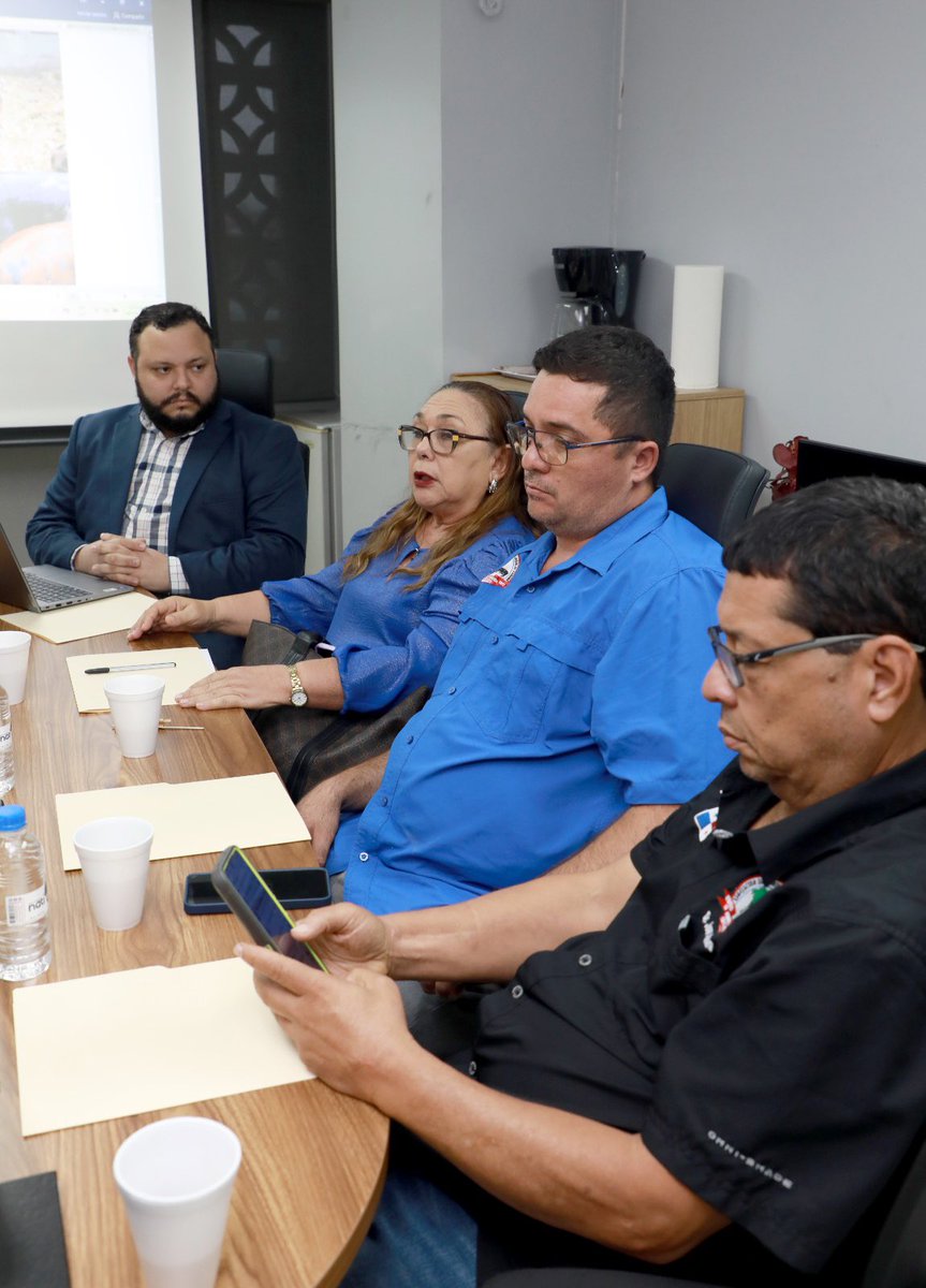 🐖🤝 El Banco de Desarrollo Agropecuario, a través de la Gerencia de Asistencia Técnica Agropecuaria, sostuvo una importante reunión con la Asociación de Porcicultores Unidos de Panamá (APUP).

#ConPasoFirme #BDAgroInfo #Porcicultura