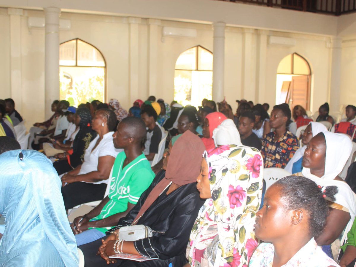 Tourism_amb's tweet photo. 2/2 We had capacity building that touched on topics of youths and the locals been more engaged with tourism and sustainability. The reception was positive because the local community was in support especially because of the wellbeing of the next generation. @Fogccas @TourismFund https://t.co/jywQZSxFXS