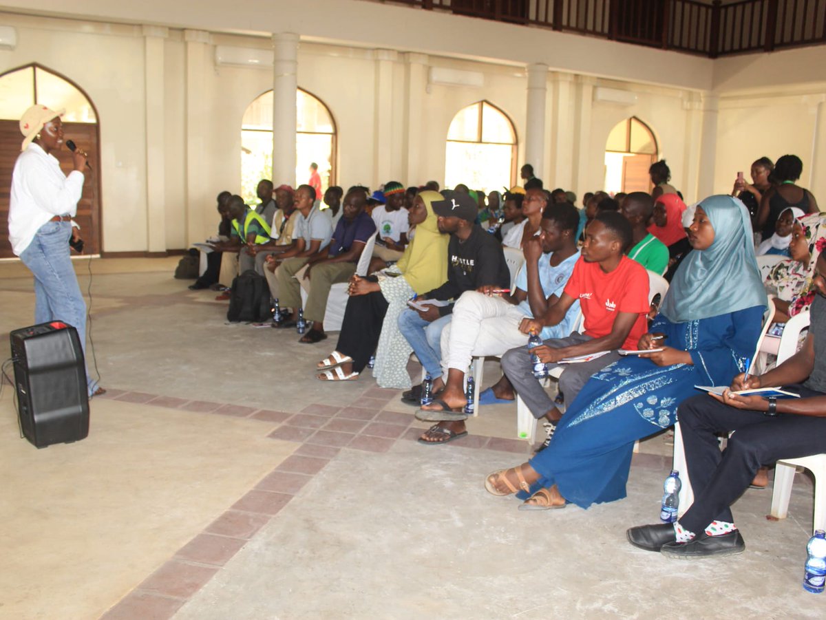 Tourism_amb's tweet photo. 2/2 We had capacity building that touched on topics of youths and the locals been more engaged with tourism and sustainability. The reception was positive because the local community was in support especially because of the wellbeing of the next generation. @Fogccas @TourismFund https://t.co/jywQZSxFXS
