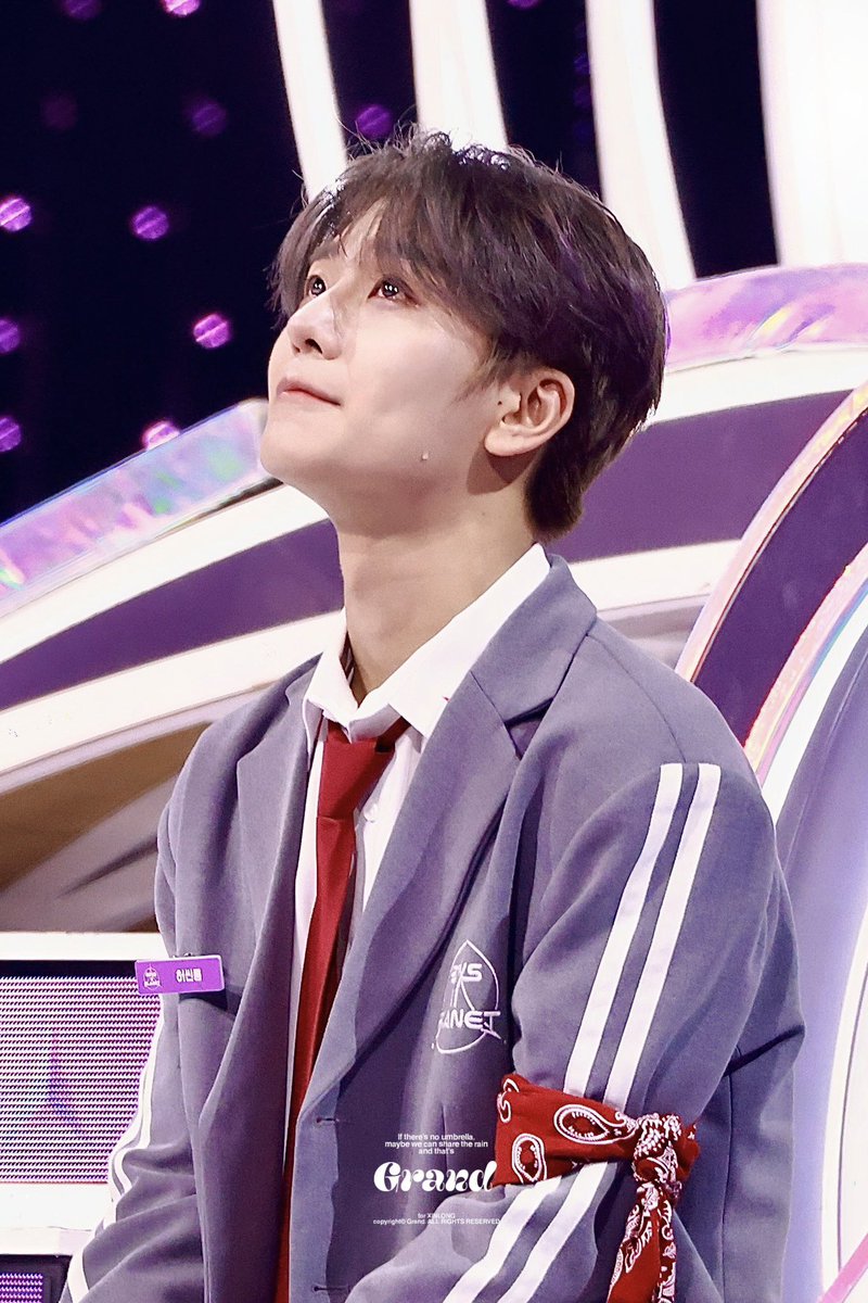 prodxinlong's tweet photo. xinlong's teary eyes and the tears rolling down his cheek 🥺 you've made it <3 https://t.co/QAjWQ6vQVw