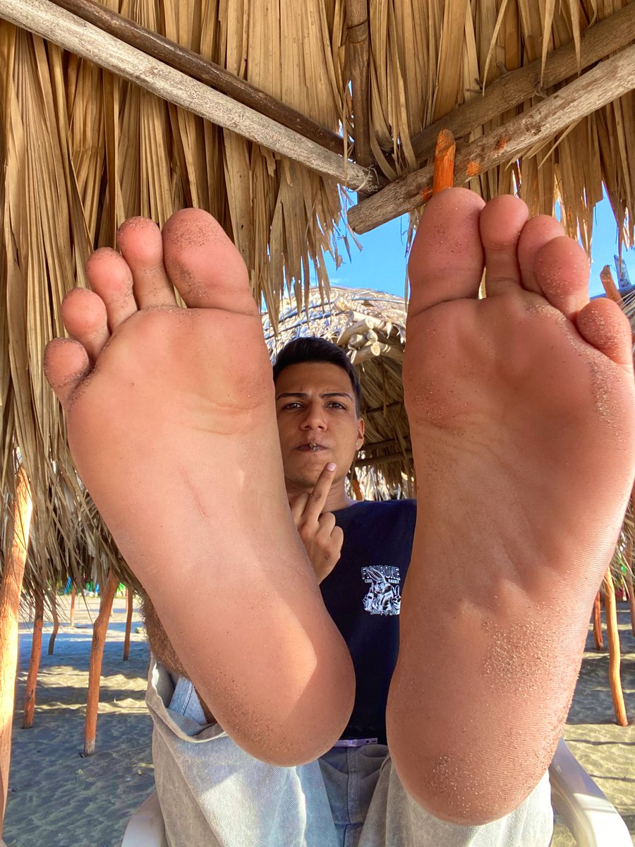 Luxury day at the beach, losers! 🏖️💸 Come crawling and fulfill your pathetic duty: cover all my whims while I relax. Who will be the first pig to empty his wallet for me? 😈🐷

#cashmaster #cashslave #cashpig  #findom #paypig #humanatm #feet #feetfetısh