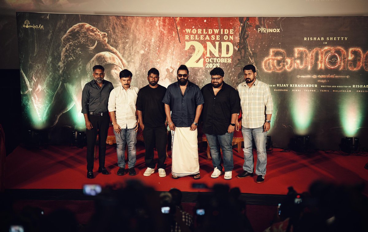 telugurajyam's tweet photo. Candid moments from the #KantaraChapter1 media interaction in Kochi 📸
In Cinemas #KantaraChapter1onOct2 ✨
#Kantara #hombalefilms #KantaraFilm #shetty_rishab #VKiragandur #ChaluveG
#rukminitweets #gulshandevaiah #ArvindKashyap #AJANEESHB #Banglan16034849 #PragathiRShetty #HombaleGroup #KantaraChapter1onOct2