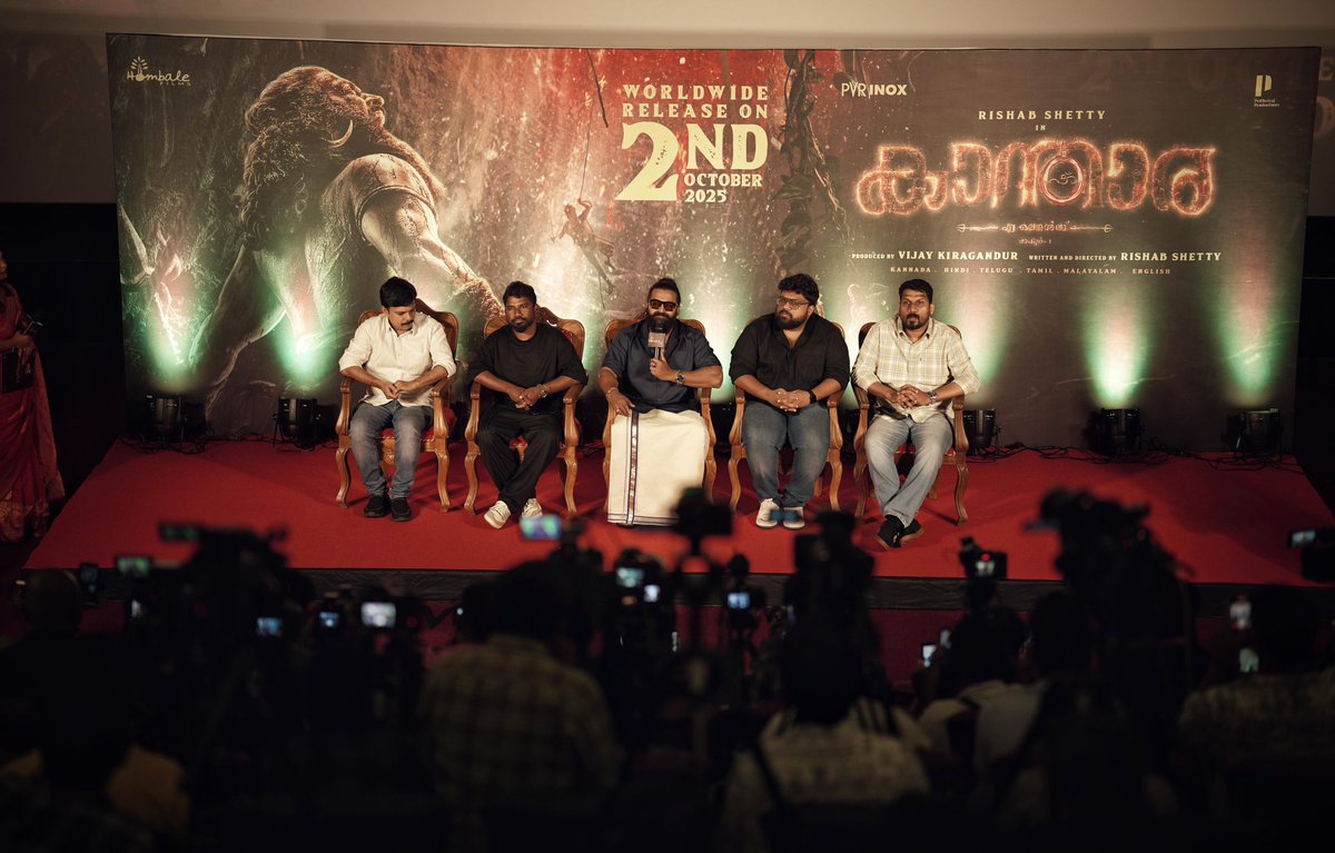telugurajyam's tweet photo. Candid moments from the #KantaraChapter1 media interaction in Kochi 📸
In Cinemas #KantaraChapter1onOct2 ✨
#Kantara #hombalefilms #KantaraFilm #shetty_rishab #VKiragandur #ChaluveG
#rukminitweets #gulshandevaiah #ArvindKashyap #AJANEESHB #Banglan16034849 #PragathiRShetty #HombaleGroup #KantaraChapter1onOct2