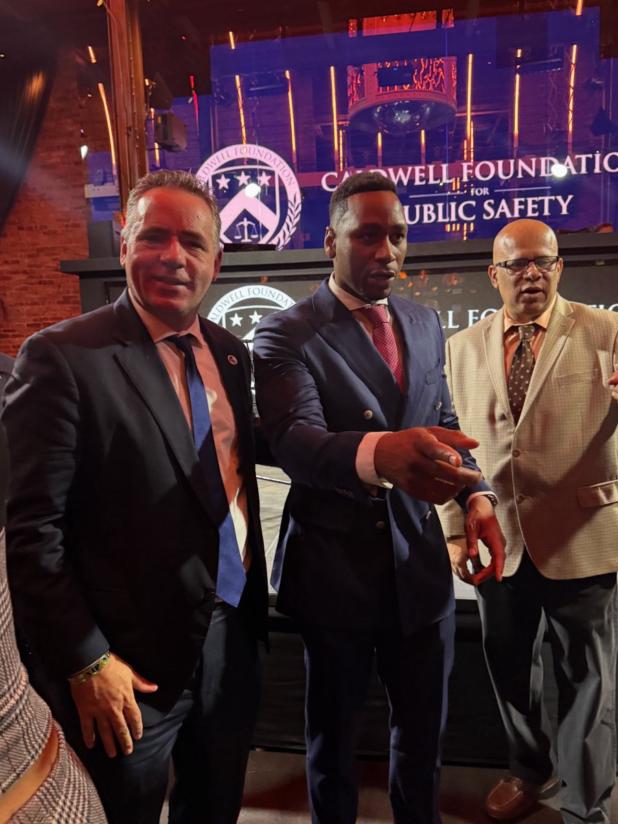 Wonderful event tonight in Chicago hosted by Fox News’ Gianno Caldwell’s Foundation on Public Safety. Great discussion on public safety. For those who don’t know, Gianno is a former Naperville resident. Great guy! <a href="/GiannoCaldwell/">Gianno Caldwell</a>