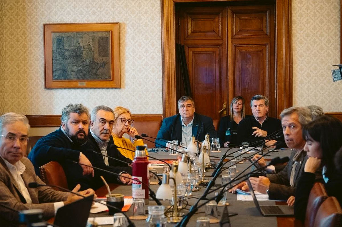 sergiobotana's tweet image. Esfuerzo conjunto de la Comisión de Deportes del Senado y la Secretaría Nacional del Deporte para recuperar los #recursos para las Federaciones del #Deporte y para las Becas del Ciclo Olímpico ⁦@UyDeporte⁩ ⁦@prensacou⁩