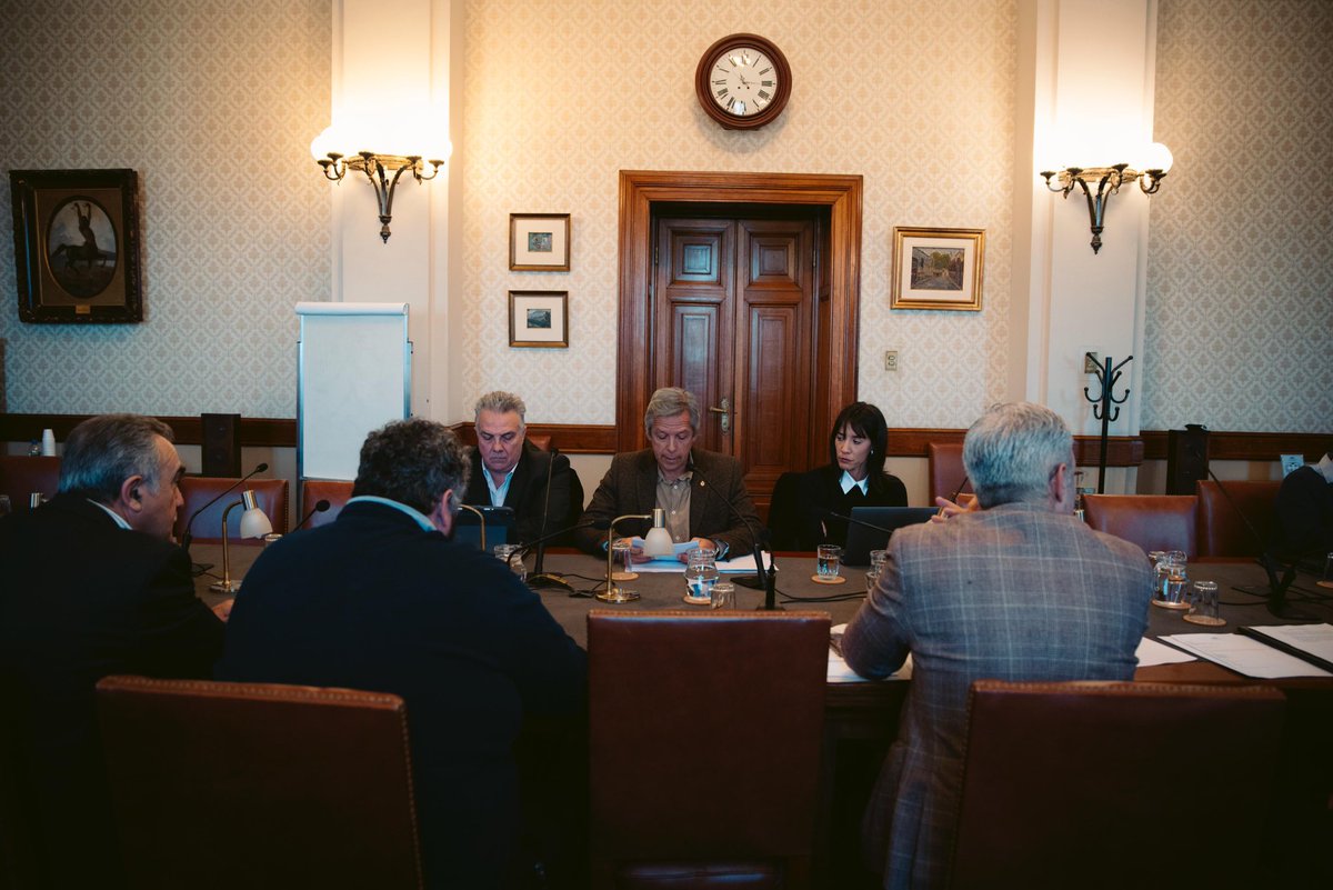 sergiobotana's tweet image. Esfuerzo conjunto de la Comisión de Deportes del Senado y la Secretaría Nacional del Deporte para recuperar los #recursos para las Federaciones del #Deporte y para las Becas del Ciclo Olímpico ⁦@UyDeporte⁩ ⁦@prensacou⁩