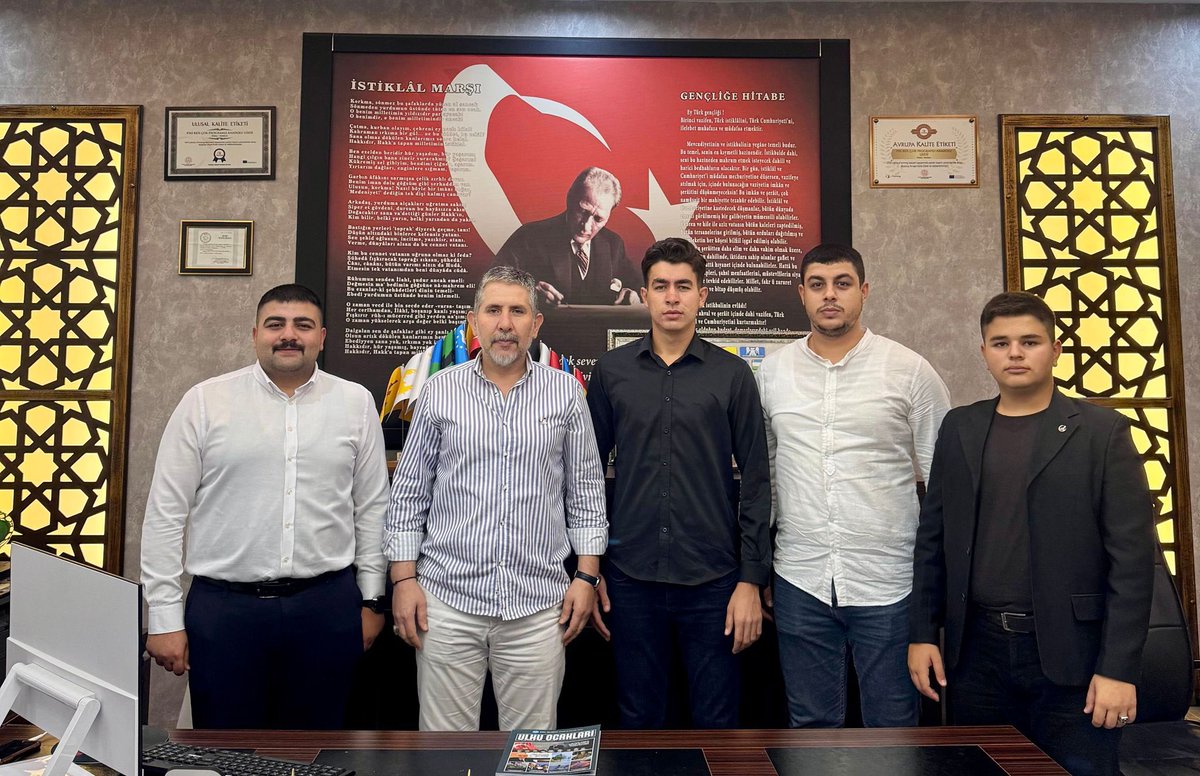 Ülkü Ocakları Hatay İl Başkanlığımızın Yiğit Bozkurtları İl Başkanımız Mehmet Delioğlu'nu ziyaret ederek Ülkü Ocakları Dergisini takdim ettiler <a href="/mscsinancelik/">Mehmet Sinan ÇELİK</a> 

Onlar TÜRK Milletinin 57. alayıdır, Rabbim ayaklarına taş değdirmesin <a href="/ayyildirim1/">Ahmet Yiğit Yıldırım</a>