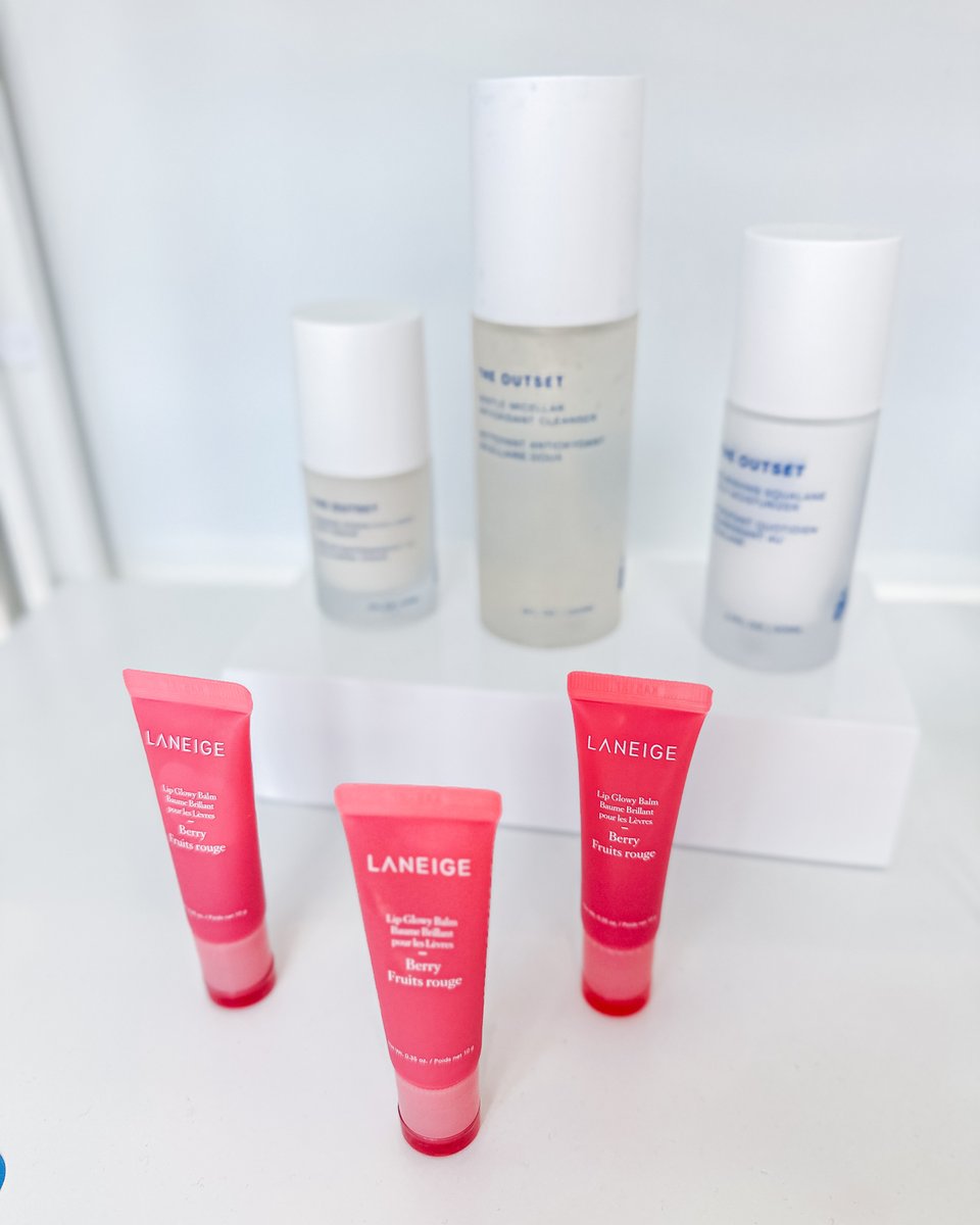 BubblyMoments's tweet image. Hydrate 💧, firm ✨, glow 🌸.
LANEIGE Lip Glowy Balm + The Outset’s clean skincare essentials = your perfect daily routine.

🛍️ amzlink.to/az0s8D7L6CbD2

#AmazonFinds #SkincareRoutine