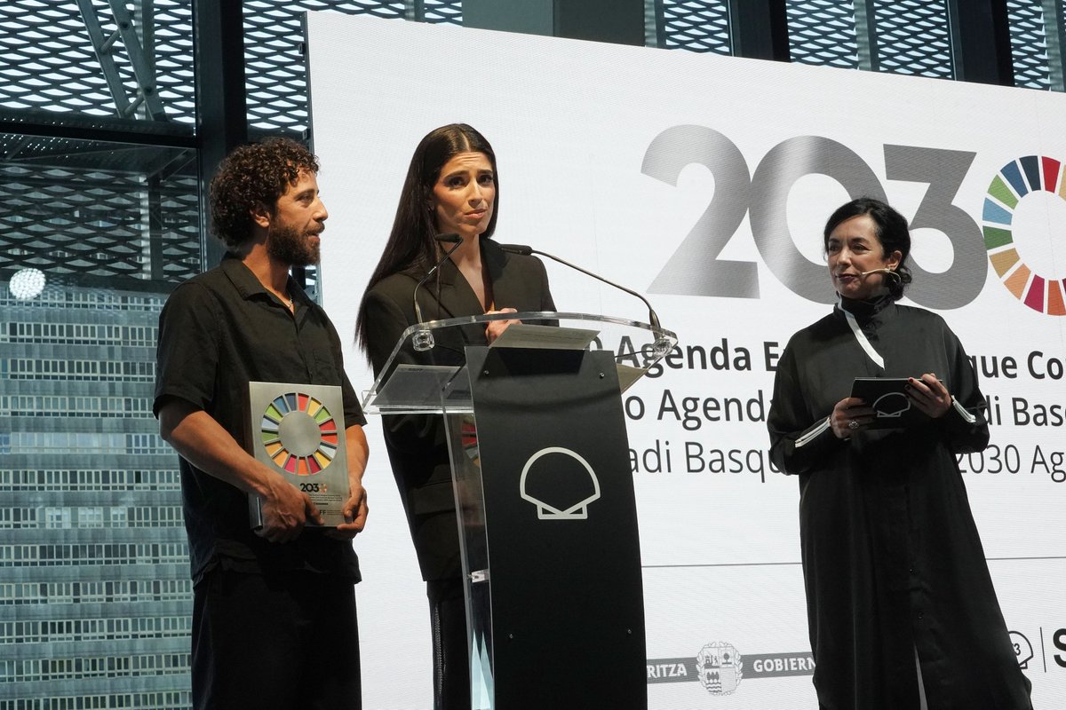 #73SSIFF 🏆 Premio #Agenda2030 Euskadi Basque Country - ‘The Voice of Hind Rajab (La voz de Hind)’

Saja Kilani eta Motaz Malhees, filmeko protagonistek,  ohoretzat jo dute saria: 

🗣️“Inoiz ez dugu Europako herrialde batekin hainbesteko loturarik sentitu, oso garrantzitsua da