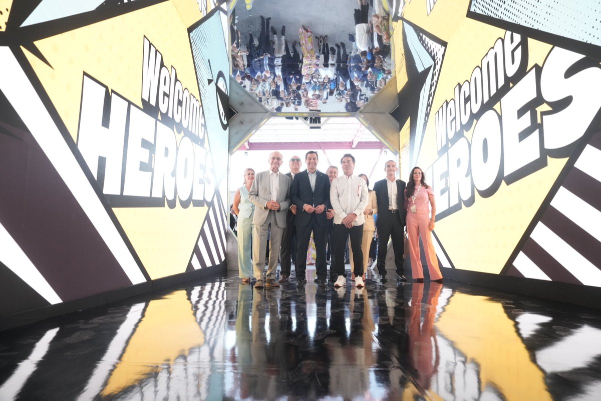 💥<a href="/JuanMa_Moreno/">Juanma Moreno</a> inaugura la #SDCCMálaga en Málaga.

"Andalucía es un gran plató de casi 90.000 km cuadrados donde se puede desarrollar cualquier fantasía. 

Ahora, y con el acuerdo que hemos llegado con los organizadores, la <a href="/comicconmalaga/">San Diego Comic-Con Málaga</a>, estará en Andalucía durante 3 años".