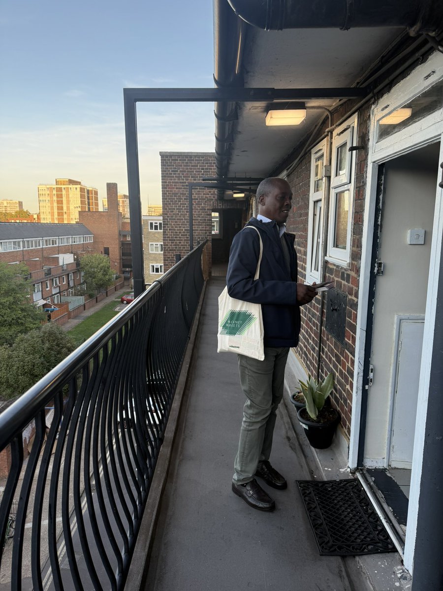 As the leaves fall, I’m out on the doors 🍂 with <a href="/KamAdams1/">Kam Adams</a> hearing from local residents about the issues that matter the most.