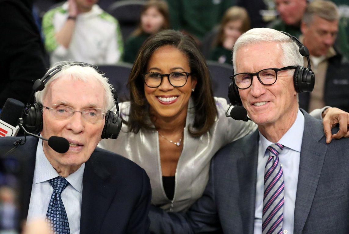 Happy 92nd birthday to #NBA legend Hubie Brown. 
A great photo of Hubie, Mike Breen and <a href="/saltersl/">Lisa Salters</a> from his final ESPN broadcast in February.

📸 via Ricky Bassman | <a href="/ESPNImages/">ESPN Images</a>