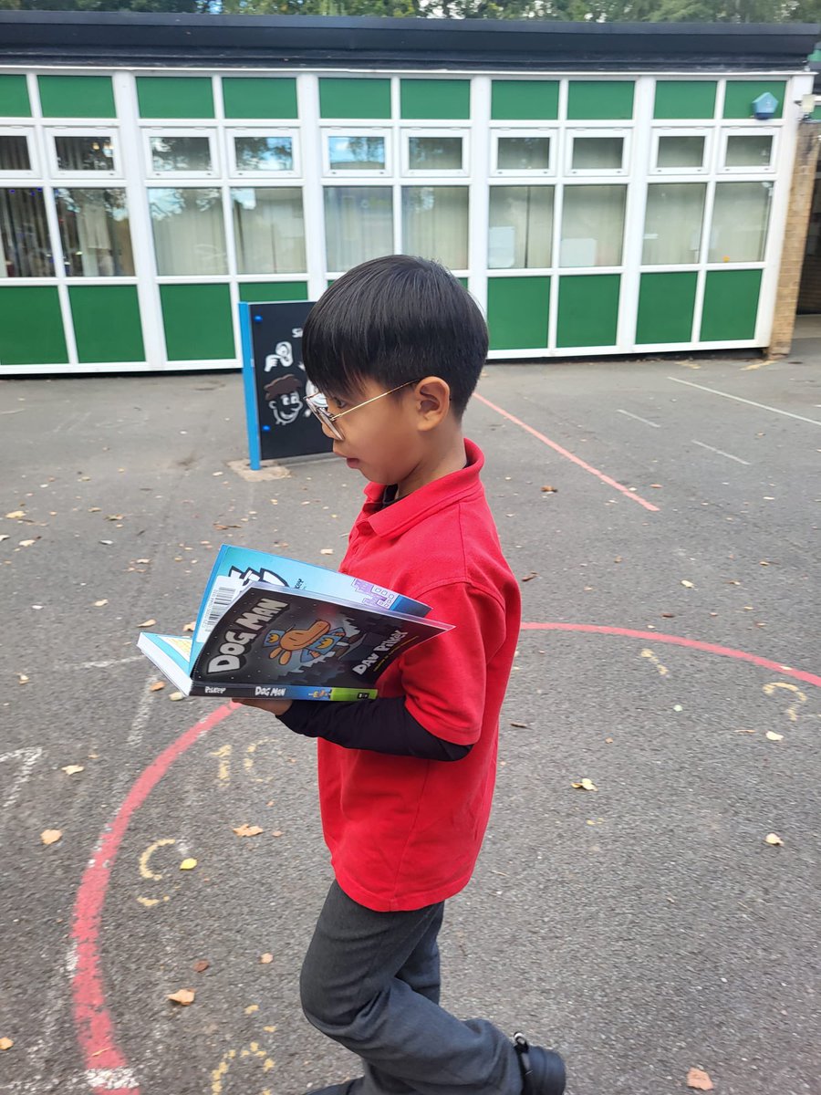 We really enjoyed exploring the books in the mobile library today! <a href="/gwella_wales/">gwella wales</a> . So lovely to see excited readers! #healthy #creative #readingforpleasure