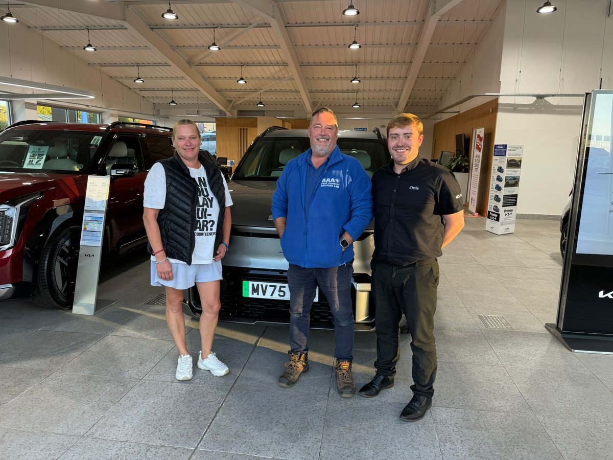 AAAPest's tweet image. When sport and sponsorship partnerships work together, over the moon as we collected my new car the EV9 GT Line tonight off @RochdaleHornets main sponsors @premierkia thanks Chris and Ben 
#supportlocalbusinesses
#ProudSponsors
#teamworkmakesthedreamwork