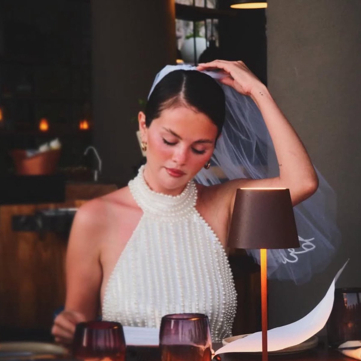 Evadivalore's tweet photo. Taylor Swift, along with Miley Cyrus and Demi Lovato, will reportedly be present at Selena Gomez’s wedding, according to anonymous reports. https://t.co/c8tWLG9BGH