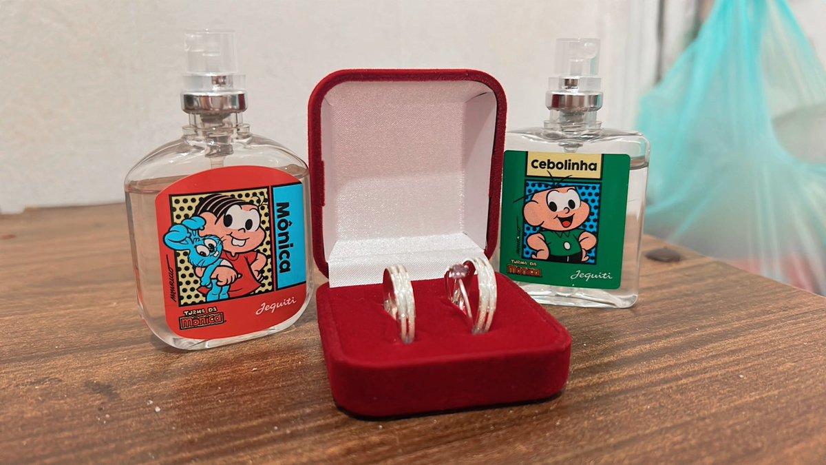 Espero que ela goste dos presentes…
(vai ter um buquê também)