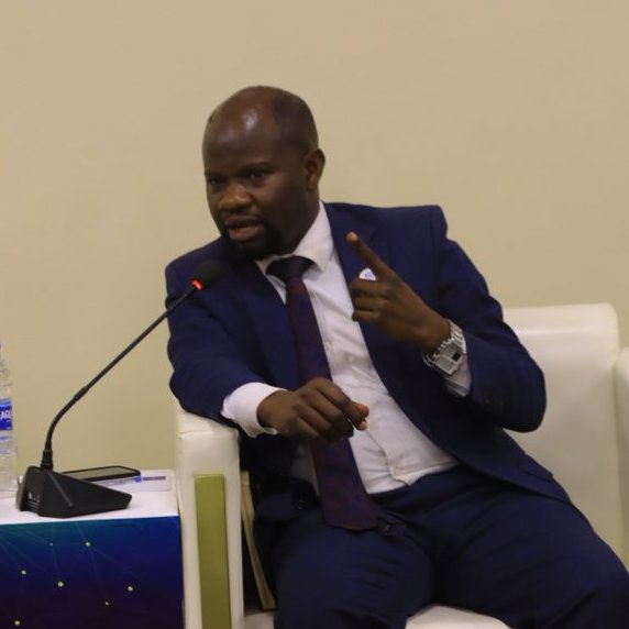 #LegalTechDialogues: "If I appear in court and the Judicial officer asks me to produce a copy of my Practicing Certificate instead of logging online and find out himself, then we're defeating #DigitalTransformation. If we still apply for renewal of PCs manually by filling an old