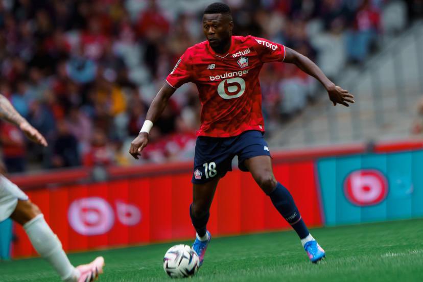🚨Europa League : Lille gagne 🔥

Grâce à un but de l'éternel Olivier Giroud, Lille démarre sa campagne de Ligue Europa par une victoire face aux Norvégiens de Brann Bergen (2-1)

Comment avez-vous trouvé notre Capo Chancel Mbemba aujourd’hui ??