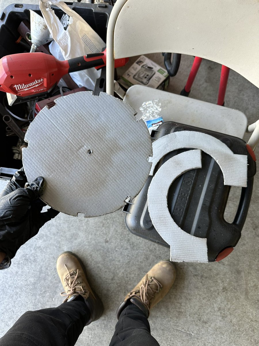 jv_tree's tweet photo. Update: i’ve begun spray painting should have it done sometime today or saturday
#shuckybanger #cosplay https://t.co/8DFlEM31dT
