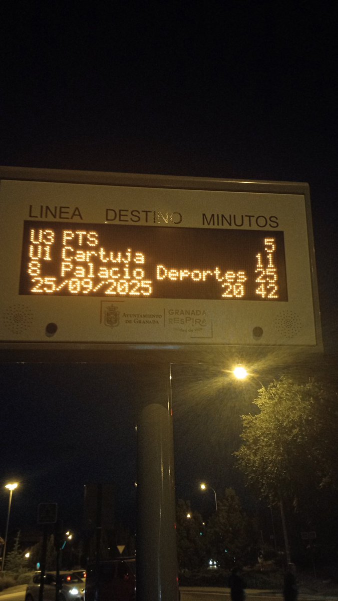 danijetta's tweet photo. Y con estas frecuencias de autobuses de línea pretende la señora alcaldesa de Granada Marifrán activar la ZBE de Granada, haciendo hincapié en que hay que moverse en transporte público. No tenéis vergüenza ni la habéis conocido @marifrangr @aytogr. https://t.co/0VkbhRUBw0