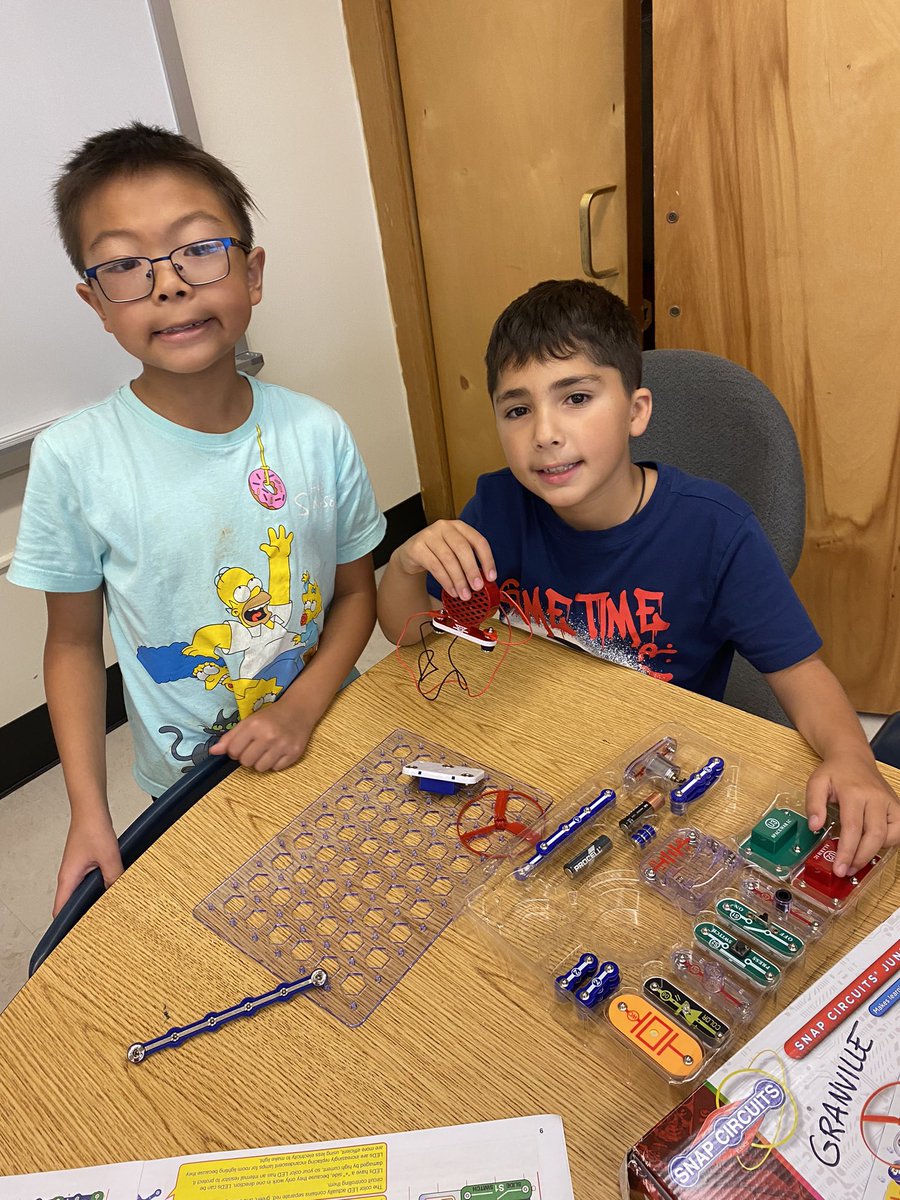 Using snap circuits to show how electricity works! <a href="/NorthSideEW/">North Side School</a> #ewlearns