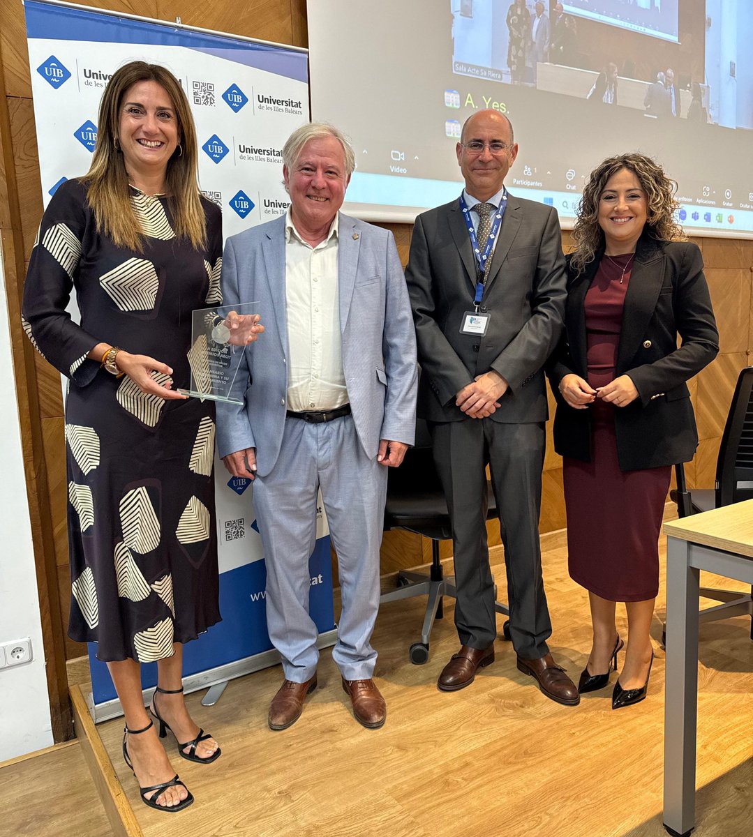AytoArchena's tweet photo. 🏆Archena ha sido reconocida con el Premio en la categoría Turismo de Salud y Bienestar en la II Edición de los Premios AECIT, otorgados por la Asociación Española de Expertos Científicos en Turismo (AECIT). La ceremonia se celebró en la Universidad de las Islas Baleares (Palma de Mallorca).

👌La alcaldesa @Patriciaflopez , acompañada por la concejala de Turismo, @Isamelliza , recogió este prestigioso galardón de manos de Marcial Rodríguez, conseller de Turismo del Consell de Mallorca, y Felio José Bauzá, presidente de AECIT a los que agradeció el reconocimiento al trabajo conjunto que hace el Ayuntamiento y el Balneario de Archena en un claro ejemplo de colaboración público-privada. El acto será clausurado mañana por Rosario Sánchez, secretaria de Estado de Turismo, y @MargaProhens , presidenta del Gobierno de las Islas Baleares.

📅 Este reconocimiento cobra aún más relevancia al coincidir con la celebración este sábado del Día Mundial del Turismo, subrayando la importancia de este sector como motor económico, cultural y social en todo el mundo.

💬 @Patriciaflopez : "Archena es todo un referente en turismo de salud gracias a su balneario y a un entorno natural único, lo que ha consolidado nuestra posición como destino de calidad que combina tradición, innovación y sostenibilidad. Este galardón premia nuestro trabajo y refuerza la importancia de seguir apostando por un turismo responsable, saludable y sostenible.”

#Archena #PremiosAECIT #TurismoDeSalud #WellnessTourism #TurismoSostenible #BalnearioArchena