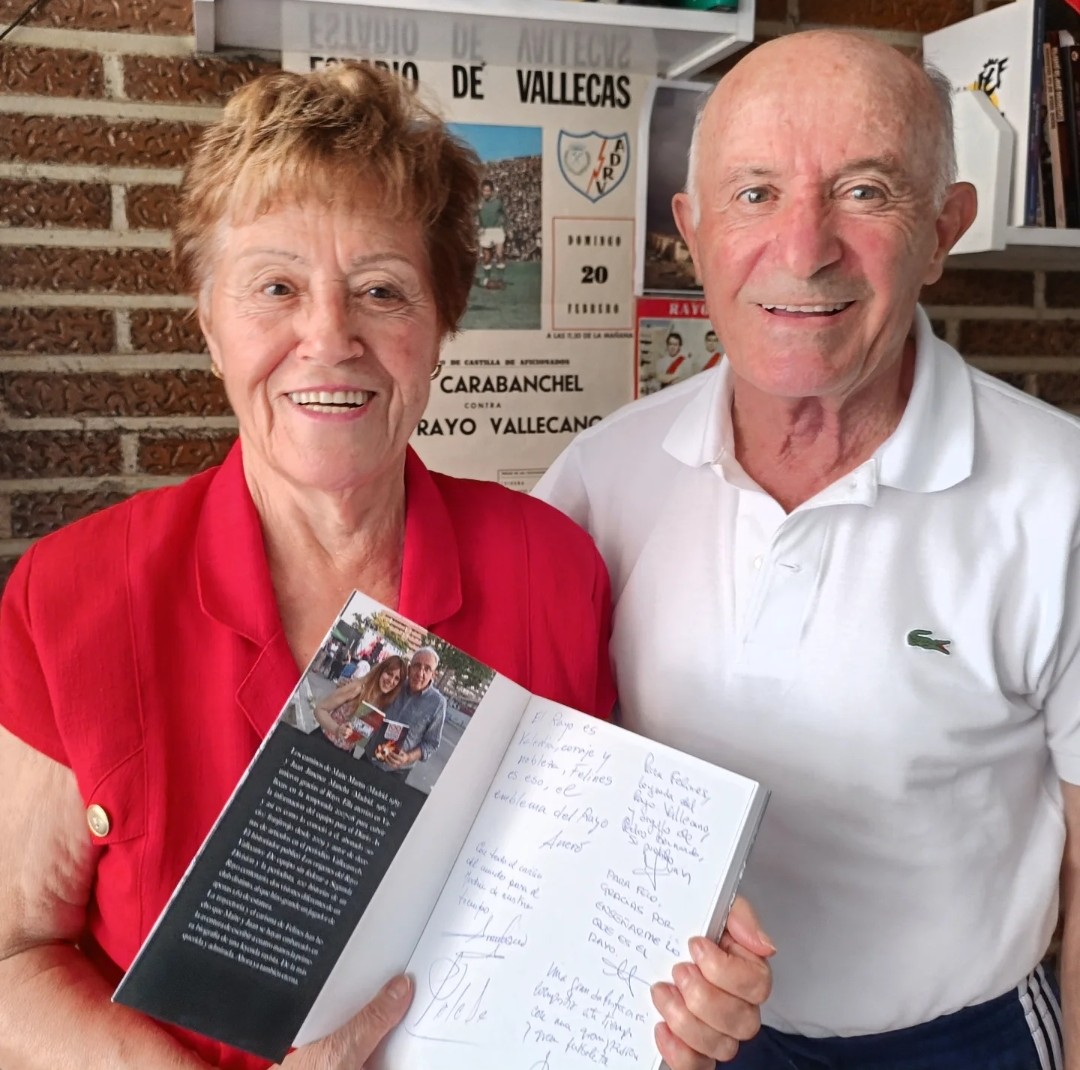 ❤️La ilusión de Felines y la emoción de Carmen hacen que todo cobre sentido
📚Hoy <a href="/jjmancha1924/">Juan Jiménez Mancha</a> y yo les hemos entregado un ejemplar de 'Felines, un gigante de 1,62' firmado por el <a href="/RayoVallecano/">Rayo Vallecano</a> Matagigantes y nos han regalado una tarde mágica
⚡El cariño vence incluso al olvido