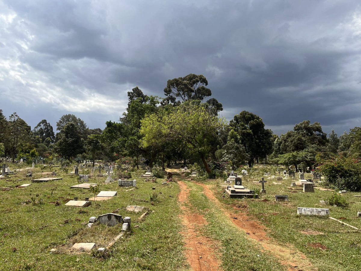 Polskie groby w Nairobi w opłakanym stanie. Rodziny zmarłych i Ambasada RP nie reagują. Tu grób małżonki konsula generalnego w RP Chmielińskiego. <a href="/wypedzen/">Centrum Dokumentacji Zsyłek,Wypędzeń i Przesiedleń</a>, może robota dla Was?