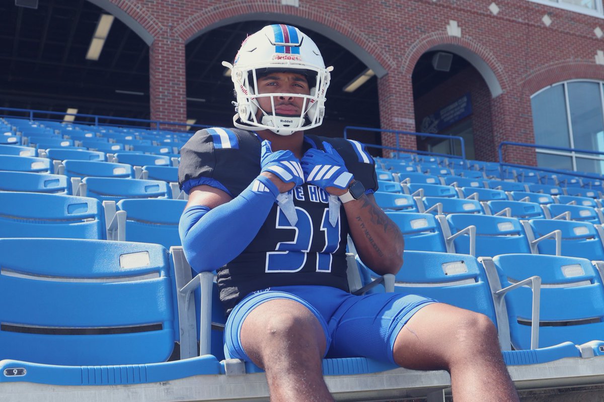 The storm brews in Black &amp; Blue 🌩️

#PullTheRope