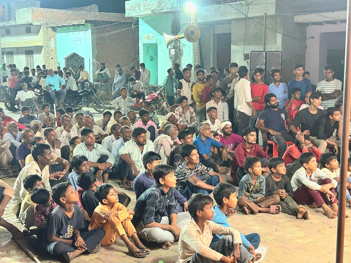 ढवारसी जनपद अमरोहा की रामलीला में मुख्य अतिथि के रूप में उपस्थित रहा रामलीला समिति के अध्यक्ष बड़े भाई अंकुर त्यागी जी व समस्त पदाधिकारियों का आभार जिन्होंने मुझे पटका पहनाकर सम्मानित किया यह सम्मान मेरे लिए एक बड़ी जिम्मेदारी है कि मैं हमेशा एकता और सौहार्द की लौ जलाए रखूँ।