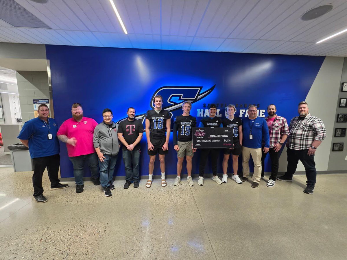 Thanks to <a href="/TMobile/">T-Mobile</a> for donating $1000 dollars to the Sabre football program 🏈 through the Friday night 5G lights competition. #Rollsabres #FN5GL