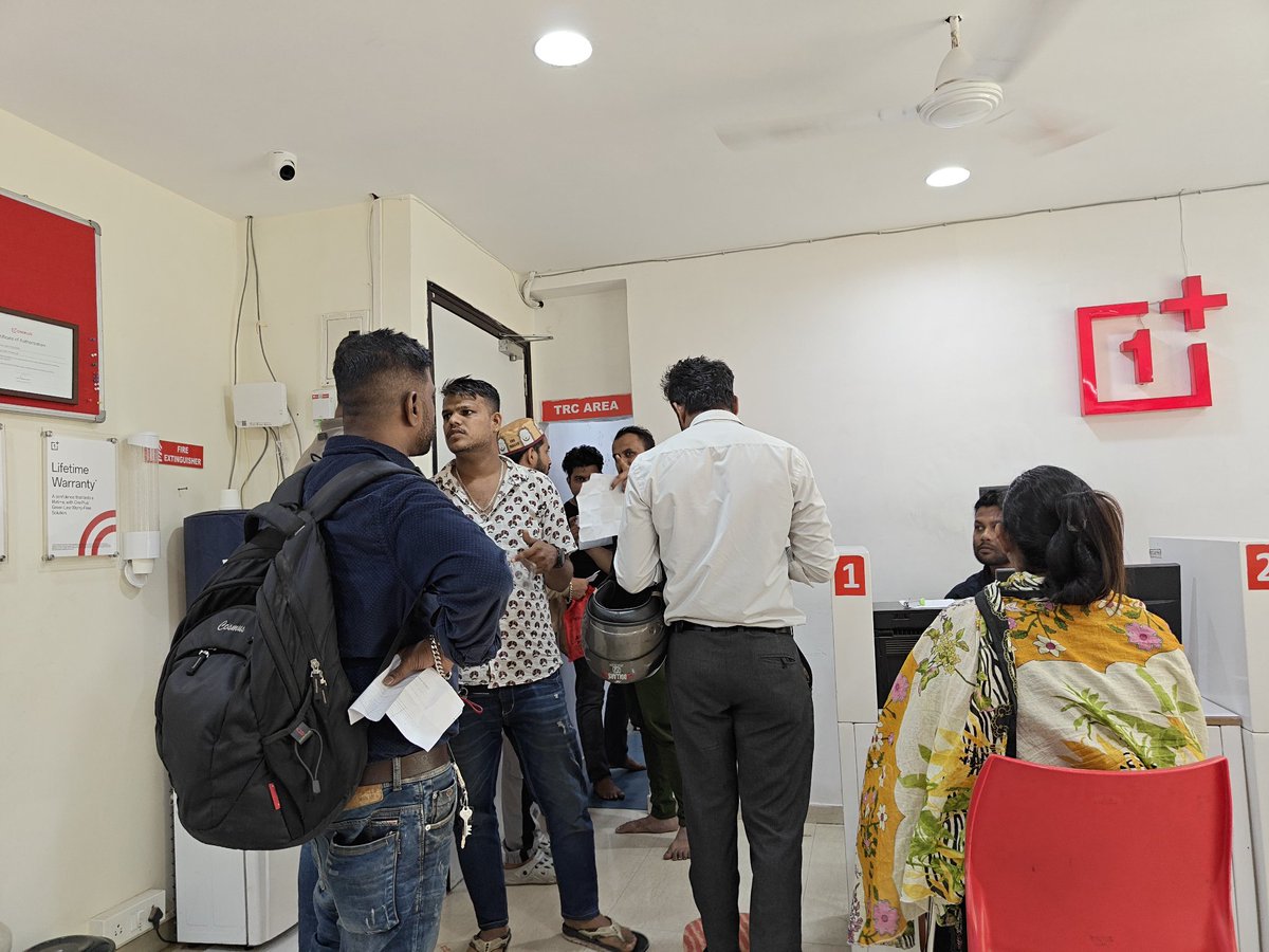 Iamayushmann's tweet image. 10 yrs loyal OnePlus user, now stuck with terrible service at Andheri West, Mumbai 😞
Hard to find, no parking
3-hour wait, poor management
Warranty ignored

@OnePlus_IN this isn’t how you treat loyal customers!

@oneplus @OnePlus_IN @OnePlus_Support @onepluscareIN 
#OnePlus12r