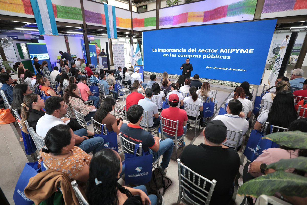 VICEMIPYME's tweet photo. 📍 En la #ExpoMIPYME en #Esquipulas, empresarios asistieron a la conferencia “La importancia del sector Mipyme en las compras públicas”.
💡 Conocieron estadísticas, demandas del Estado y cómo convertirse en proveedores eficientes.
#MIPYME https://t.co/B9VzlvyiC2