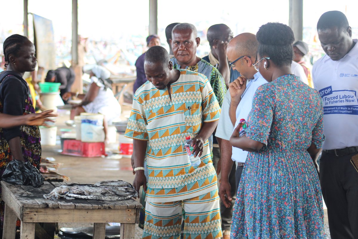 FAOGhana's tweet image. 🇺🇳🤝🇬🇭 UN Resident Coordinator @ZiaChoudhury &amp;amp; FAOR @priyagujadhur visited Tema New Town to engage fish processors &amp;amp; women leaders.

FAO support has trained over 4k fishers &amp;amp; processors, boosting safer food, stronger businesses &amp;amp; empowered communities. 🌍🐟 #SSF #OneUN
