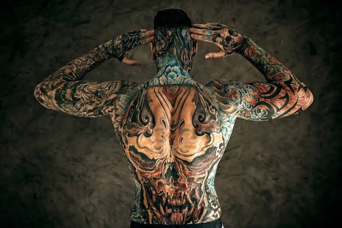 AfyaUpdates's tweet photo. Unapendeza sana ukichora tatoo ukiwa kijana, shida ni pale uzeeni collagen zikiwa zimelegea na kupelekea ngozi kutepeta. ✍️ https://t.co/w2gs4D9gnN