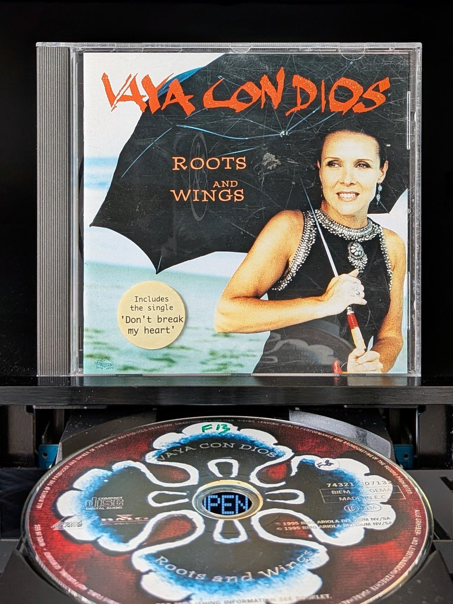 AlbumAlmanac's tweet image. 🗓️ 30th anniversary! (Sept. 25, 1995)
💿 Vaya Con Dios - Roots &amp;amp; Wings
🎶 Everything now is different/ The tears have gone by/ They're flowing with the current/ Under Alabama skies
#VayaConDios