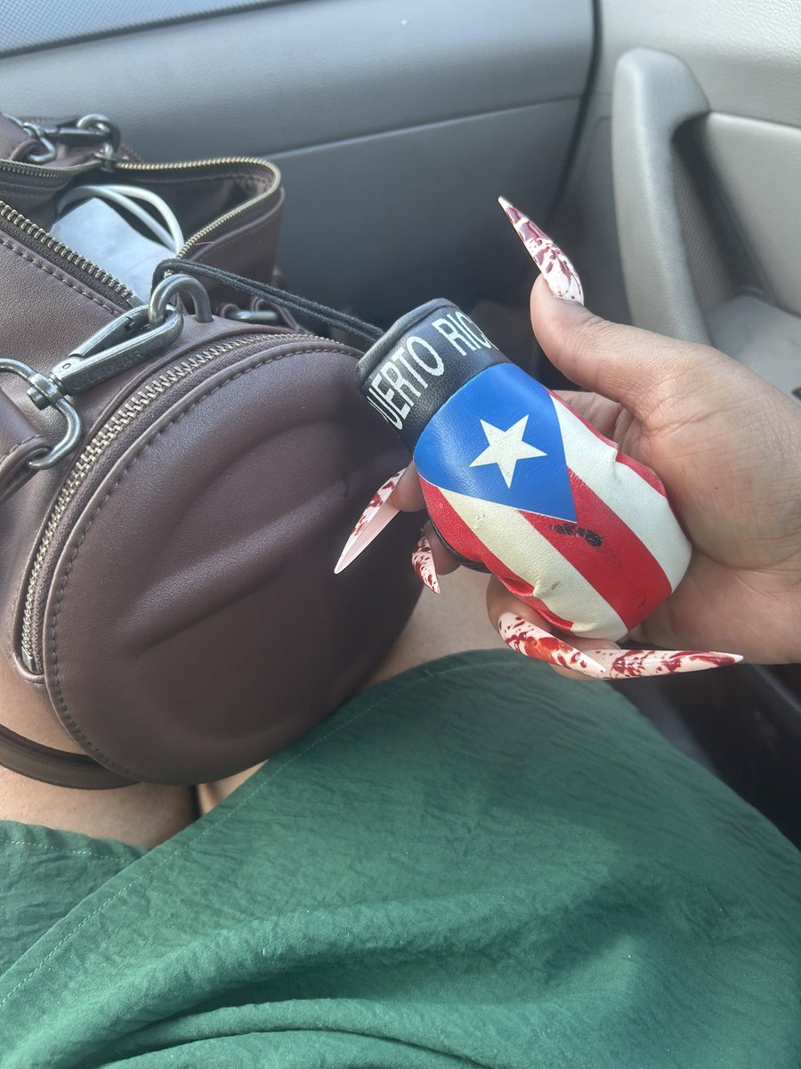 Queeen__savage's tweet photo. Tell me you Puerto Rican without telling me you're Puerto Rican #Telfar https://t.co/epI6pfDTAM