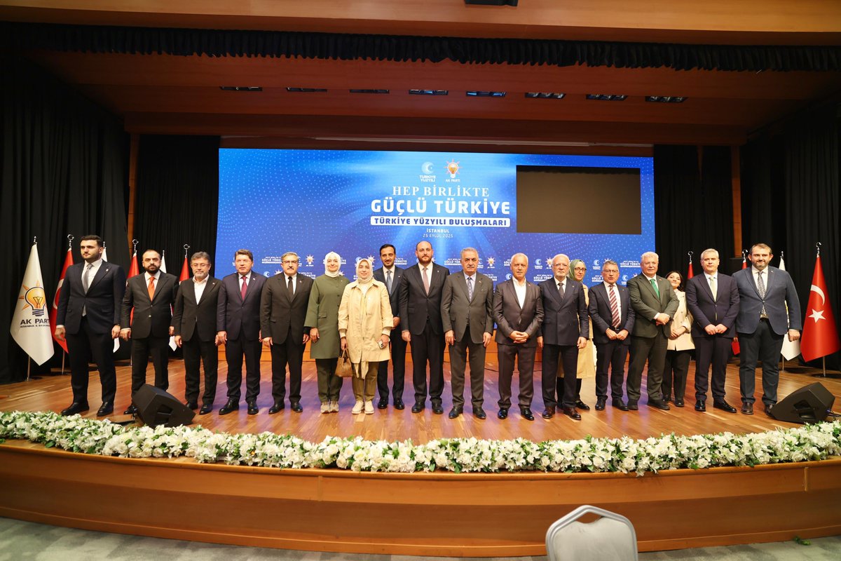 Yoğun bir saha programının ardından yeniden İl Başkanlığımızdayız. Türkiye Yüzyılı Buluşmaları kapsamında günün kapanış programı dolayısıyla, kıymetli yol arkadaşlarımızla değerlendirme toplantımızı ifa ettik. 

Kıymetli hemşehrilerimizin teveccühü ve bizlere olan inançları,