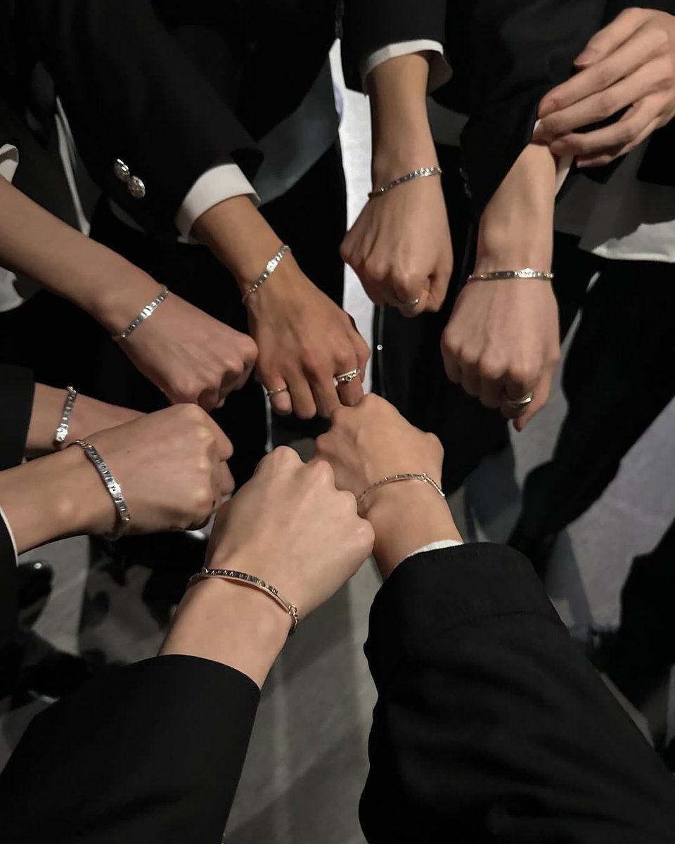 Gaenggoimnida_'s tweet photo. HAPPY GROOVS DAY URI GROOVIES AND GROOVER 💚💚💚
I don't know we still celebrate it this day again or not but i always tried to remember this day is our day 💚💚💚
What ever the way we take but we always together 💚💚
IT'S TIME TO GROOVE
#GROOVEDAY
#GrooveToTheTop
#GROOVETEAM https://t.co/GBTR3Ffrm3