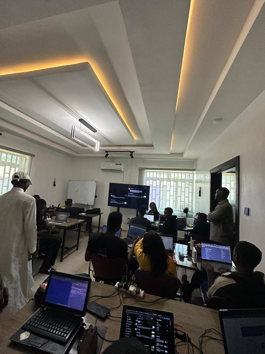 dinahmaccodes's tweet photo. Hosted a meet-up, and it was all AO! Talked about the permaweb, apps on AO and had a technical session on Lua. The energy was fantastic, and it's clear the AO @aoTheComputer is here to stay in our community.  Huge thanks to @OurBazAR for supporting us! #Permabites https://t.co/RXx7m9cxnK