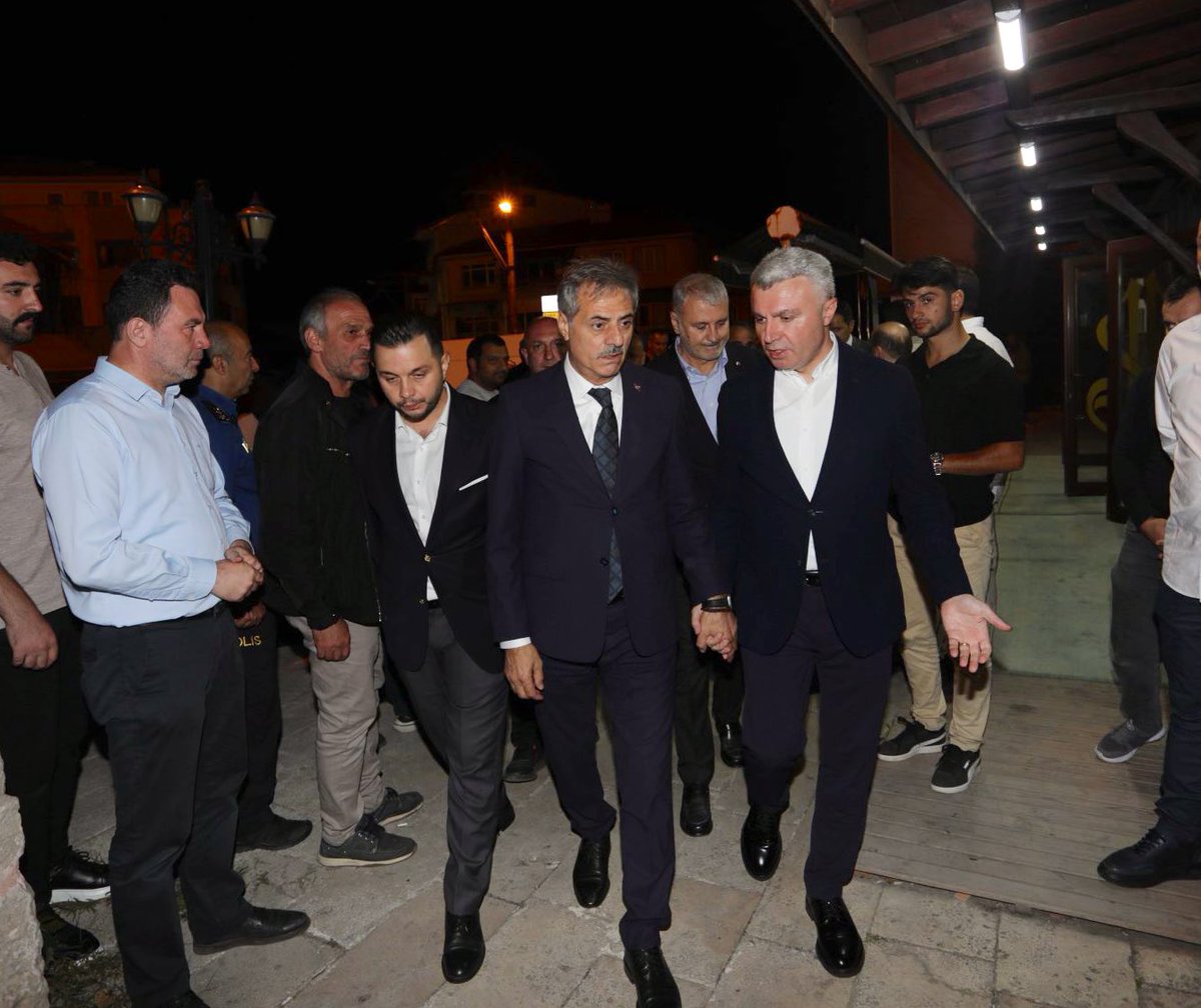 Kısa süre önce babası Mustafa Yazıcı’yı ebediyete uğurlayan Sapanca Kaymakamımız Şaban Arda Yazıcı’ya taziye ziyaretinde bulunduk.

Merhuma Allah’tan rahmet, yakınlarına sabır ve başsağlığı diliyorum.
Mekanı cennet olsun.