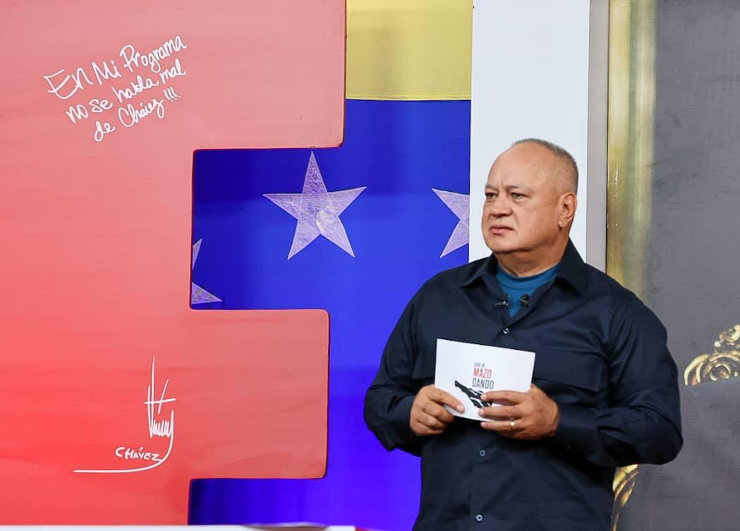 Jenifer_msv's tweet image. La oposición Venezolana da vergüenza.

Hemos visto como se tiran cuchillasos uno contra otros, no conocen el respeto x si mismo.
Se cansaron de poner a un político y a otro hasta q decidieron todos ir x el poder matándose uno a los otros, que hasco dan!
#UnidosNosotrosVenceremos
