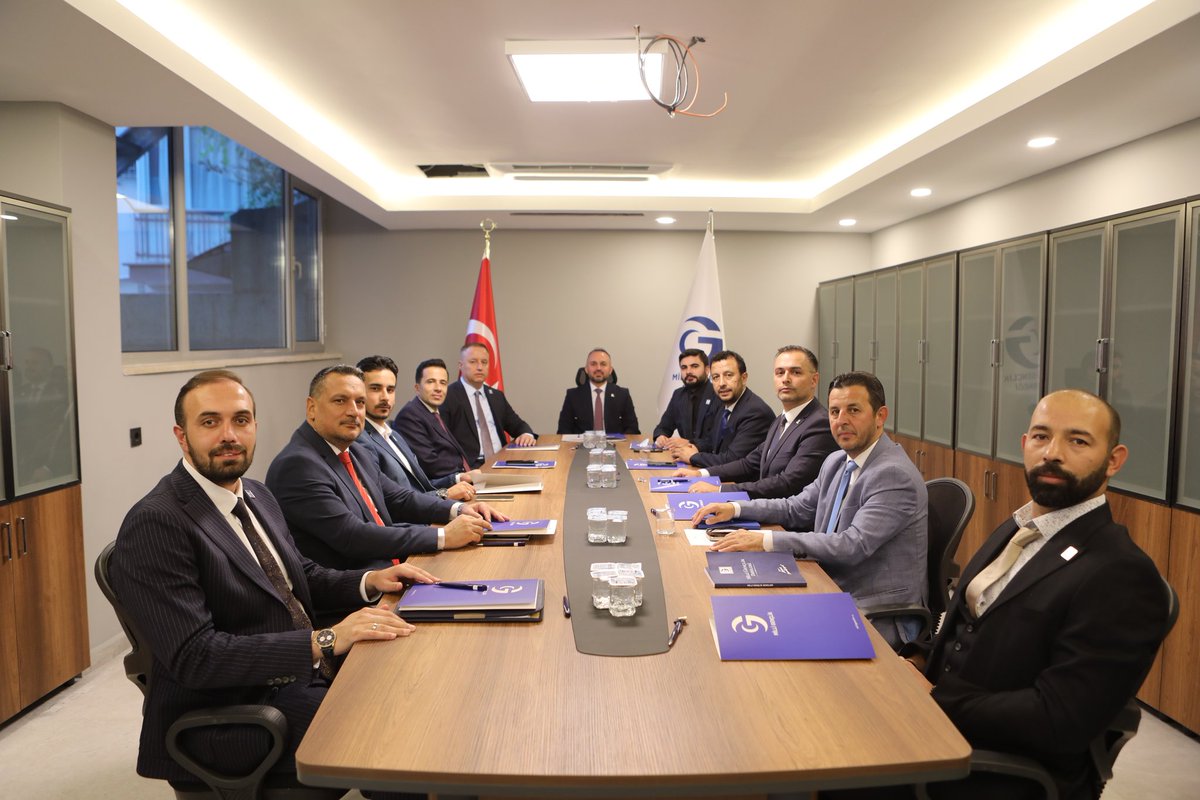 Yeni Genel Merkez binamızda ilk toplantımızı yönetim kurulu üyelerimizle birlikte gerçekleştirdik.
Cenab-ı Allah şuurlu nesillerin yetişmesine vesile eylesin.
<a href="/ozvatan_ahmet/">Ahmet Özvatan</a>

#milligençlik