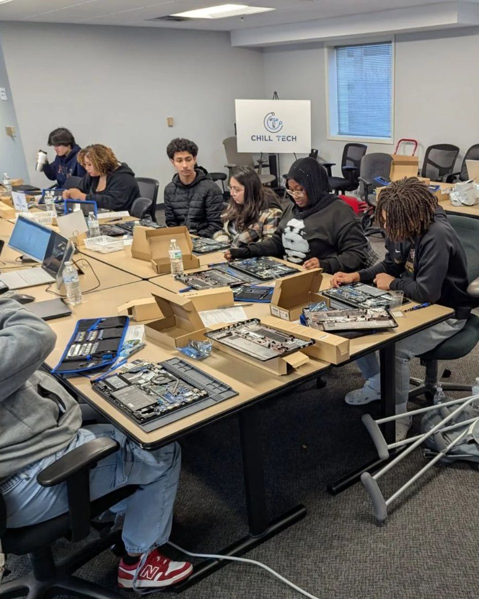Sannehfdn's tweet image. Chill Tech is back!  Ages 16–24 can join a 10-week IT training program learn to learn coding, cybersecurity + more.

✔️ $500 stipend
✔️ Free laptop (yours to keep)
✔️ Certificate included

Limited spots so don’t wait and sign up at the link in our bio!

#ChillTech #CareerReady