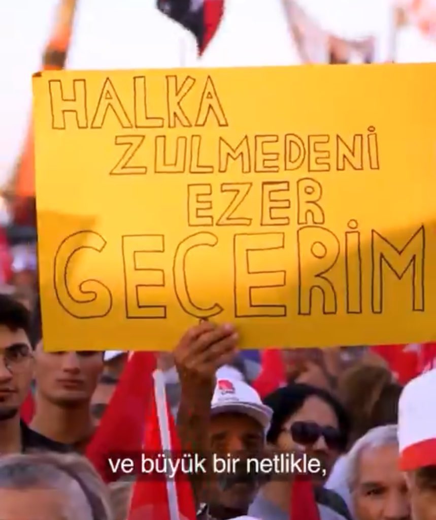 2025 resmi verilere göre,

yoksulluk oranı %13,6

açlık sınırı dört kişilik bir aile için
aylık 27 bin TL

yoksulluk sınırı 88 bin TL!

12 milyon kişi aşırı yoksul

14 milyon hane sosyal yardım alıyor 

çocuk yoksulluğu oranı %32’ye varmış 

 #HalkDerinYoksullukta