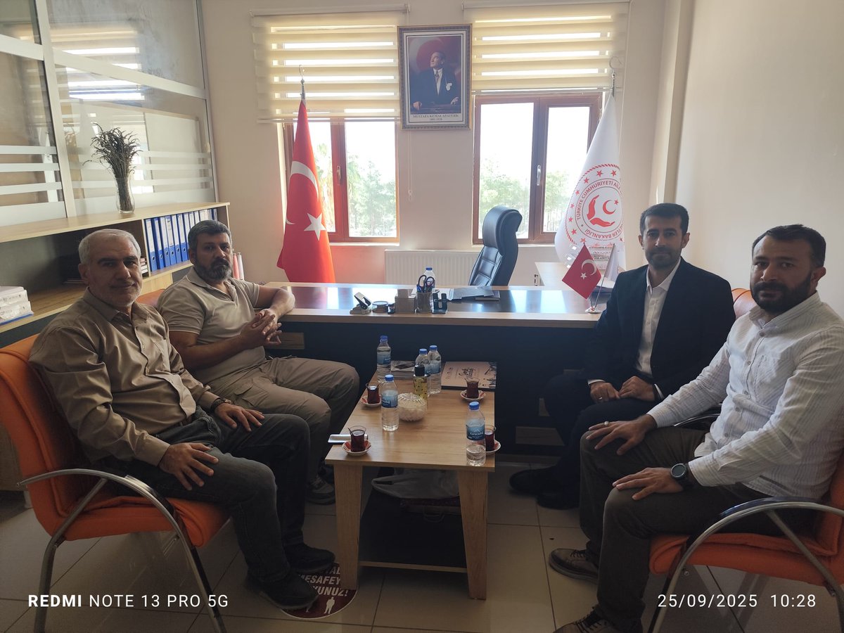 Yönetim kurulumuzla beraber ilçemiz Aile ve Sosyal Hizmetler Müdürlüğü'ne atanan Sn. Salih SARIN'a hayırlı olsun ziyaretinde bulunduk. Kıymetli müdürümüze yeni görevinde muvaffakiyetler diliyor; nazik ev sahipliğinden dolayı teşekkür ediyoruz.
<a href="/ebsmardin/">EBS Mardin</a>