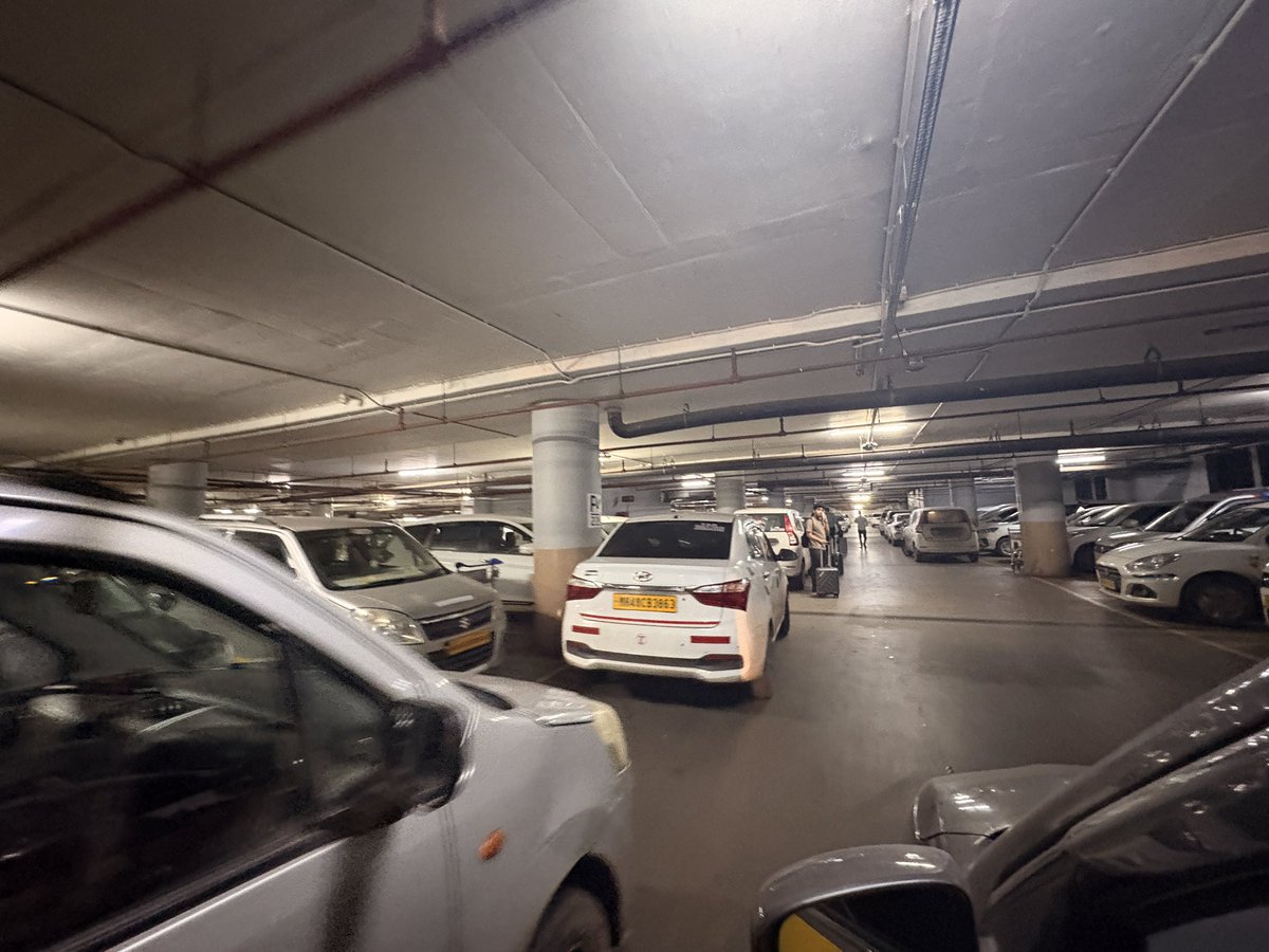 HTTANNA's tweet photo. Faced a terrible experience at Mumbai Airport T2, P4 (23B). Waited 30 mins with my infant for a Rapido cab stuck due to wrong entry+double parking chaos. No security to control fights/unlawful parking—only staff at exit for charges.
How can @CSMIA_Official allow such indiscipline https://t.co/lU0Nz92m01