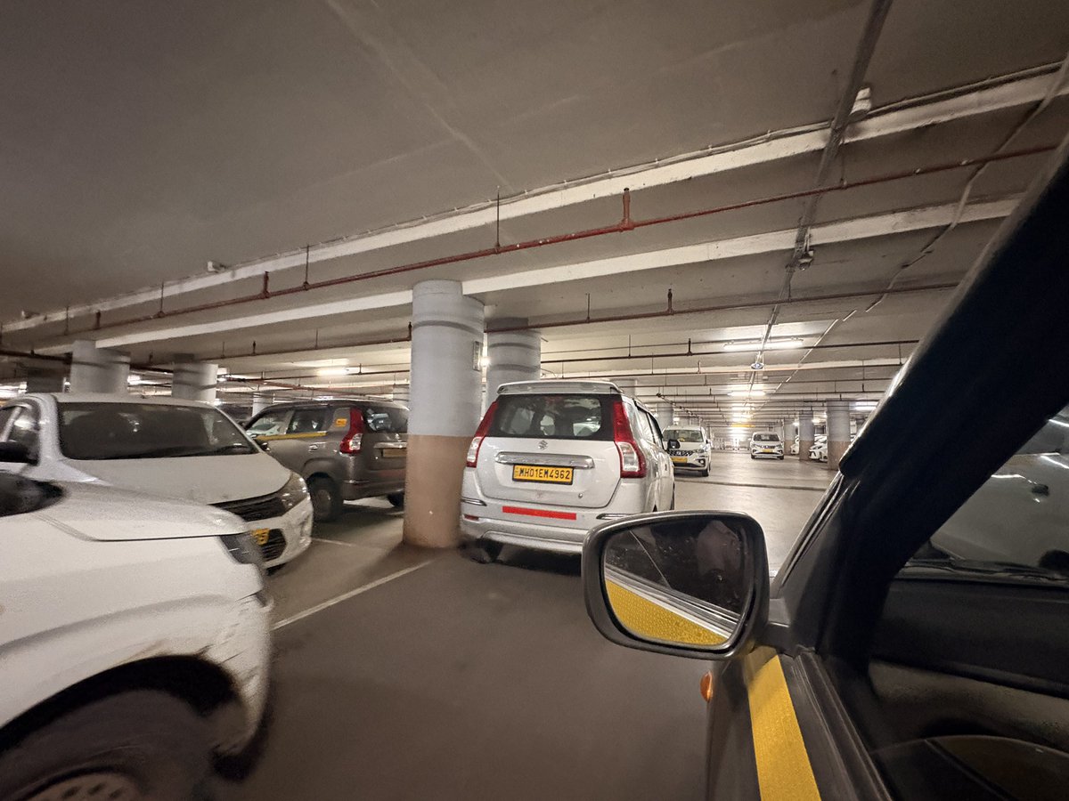 HTTANNA's tweet photo. Faced a terrible experience at Mumbai Airport T2, P4 (23B). Waited 30 mins with my infant for a Rapido cab stuck due to wrong entry+double parking chaos. No security to control fights/unlawful parking—only staff at exit for charges.
How can @CSMIA_Official allow such indiscipline https://t.co/lU0Nz92m01