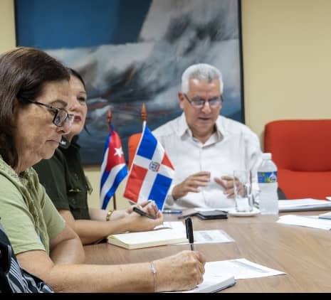 NacionyEmig's tweet photo. Cuba🇨🇺 y República Dominicana🇩🇴 ratificaron voluntad de consolidar los vínculos en materia migratoria y consular, en ocasión de XIV Ronda de Conversaciones Migratorias entre ambos países.

📌Entérate de los detalles en este link👇
https://t.co/0jmf9rzN3n

#MigraciónRegular https://t.co/Yg24ozOj3G